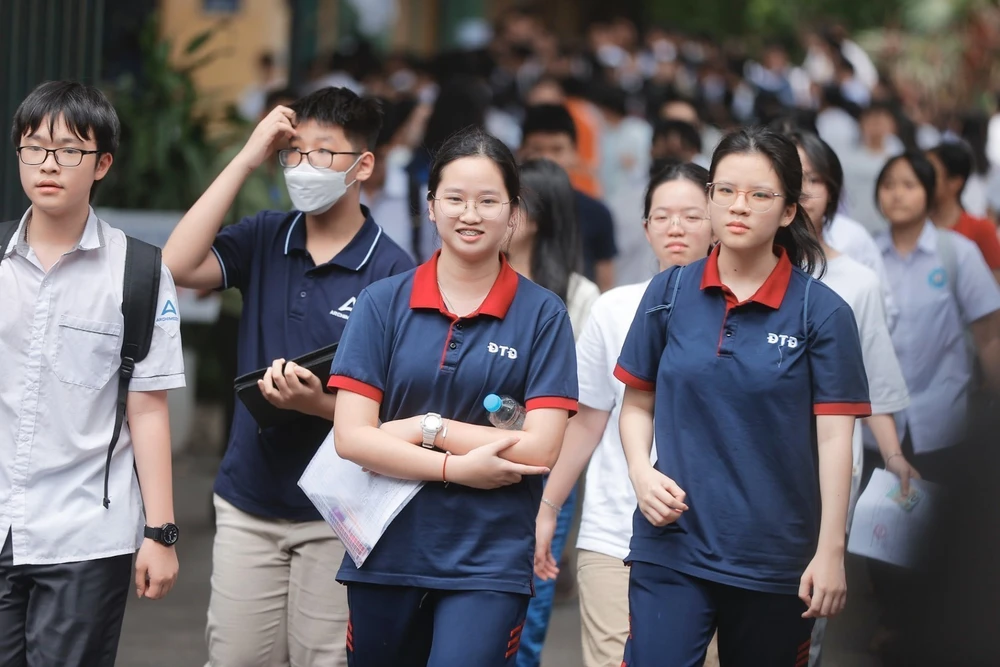Hình ảnh thí sinh Hà Nội bước vào kỳ thi tuyển sinh vào lớp 10 - Ảnh 16. Hình ảnh thí sinh Hà Nội bước vào kỳ thi tuyển sinh vào lớp 10 - Ảnh 16.