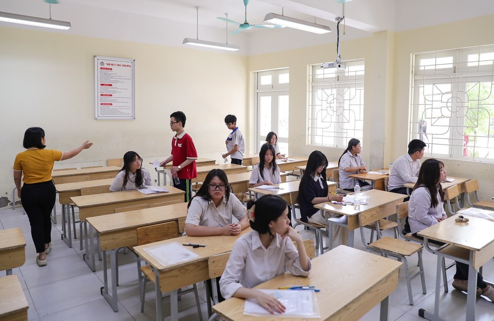 Hình ảnh thí sinh Hà Nội bước vào kỳ thi tuyển sinh vào lớp 10 - Ảnh 25. Hình ảnh thí sinh Hà Nội bước vào kỳ thi tuyển sinh vào lớp 10 - Ảnh 25.