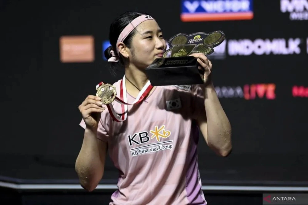 Vô địch Indonesia Open sau màn ngược dòng ngoạn mục, An Se Young thống trị tuyệt đối cầu lông nữ thế giới - Ảnh 1.