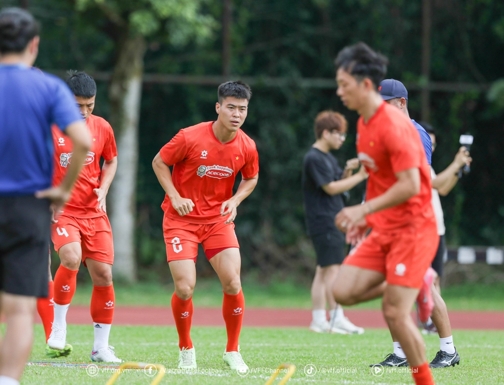 Tin nóng bóng đá Việt hôm nay 9/6: Họp báo trận đấu Việt Nam vs Malaysia; Hé lộ lý do Thanh Nhã bị loại khỏi đội tuyển - Ảnh 1.