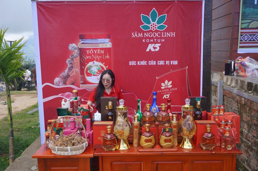 Phiên chợ sâm Ngọc linh và các sản phẩm đặc hữu - Ảnh 1. Phiên chợ sâm Ngọc linh và các sản phẩm đặc hữu - Ảnh 1.