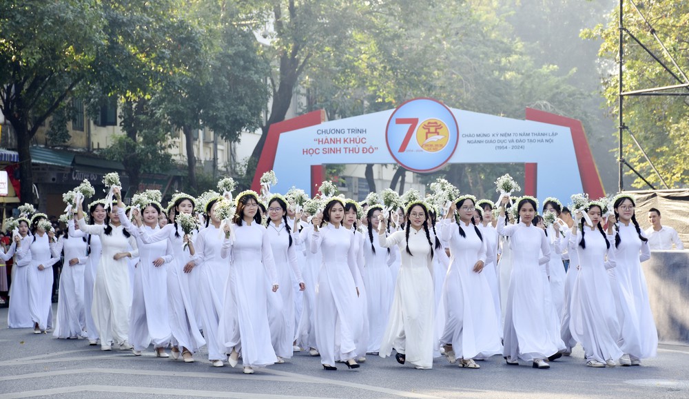 Học sinh sẽ được học, chơi trong môi trường giáo dục toàn diện và nhân văn - Ảnh 2.
