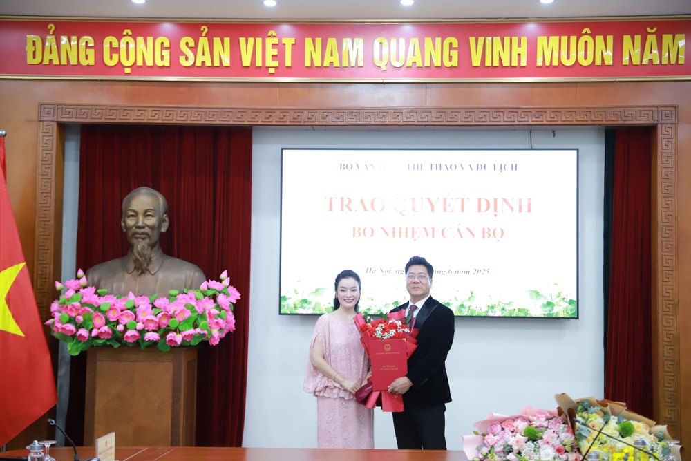NSND Quốc Hưng được bổ nhiệm Giám đốc Học viện Âm nhạc Quốc gia Việt Nam - Ảnh 3. NSND Quốc Hưng được bổ nhiệm Giám đốc Học viện Âm nhạc Quốc gia Việt Nam - Ảnh 3.