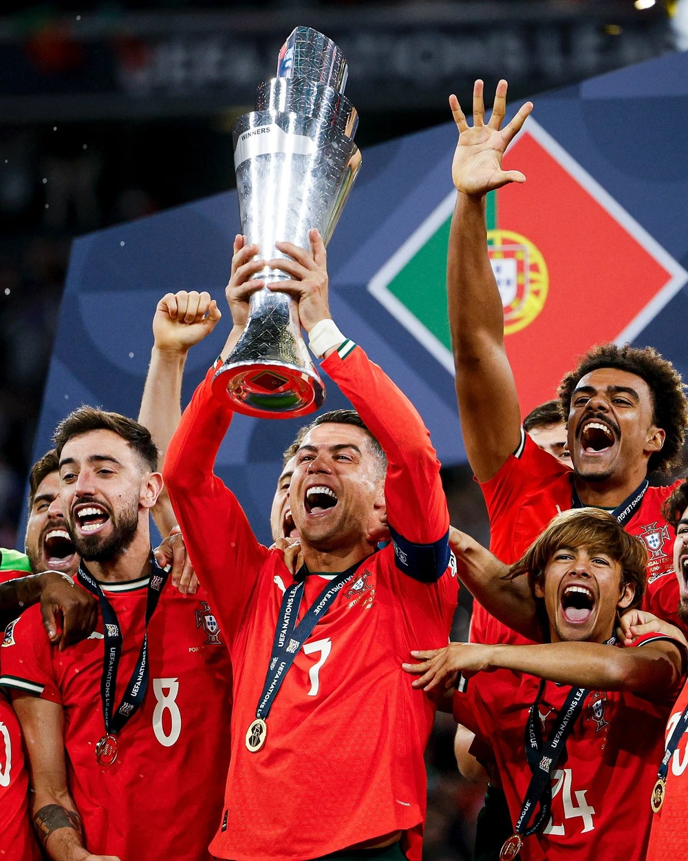 Ronaldo: 'Vì ĐT Bồ Đào Nha, tôi sẵn sàng hy sinh tất cả. Tôi tự hào với khoảnh khắc này...' - Ảnh 1.