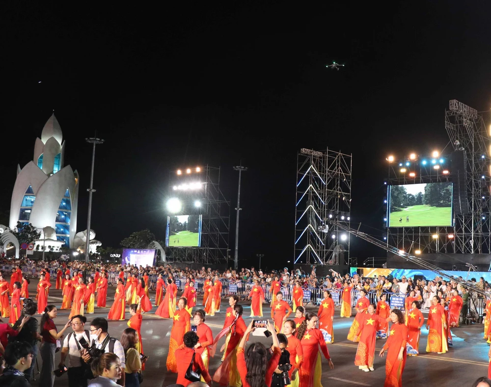 Diễu hành Carnival trong lễ hội văn hóa - Du lịch biển - Ảnh 3. Diễu hành Carnival trong lễ hội văn hóa - Du lịch biển - Ảnh 3.