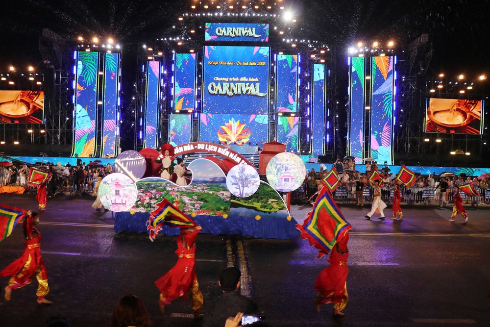 Diễu hành Carnival trong lễ hội văn hóa - Du lịch biển - Ảnh 1. Diễu hành Carnival trong lễ hội văn hóa - Du lịch biển - Ảnh 1.