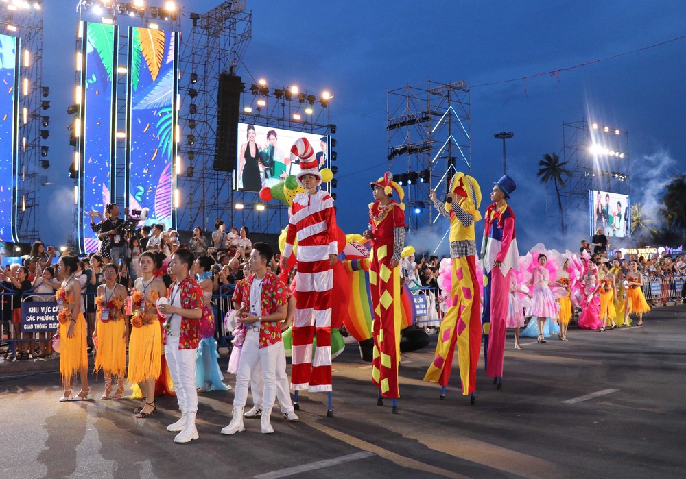 Diễu hành Carnival trong lễ hội văn hóa - Du lịch biển - Ảnh 7. Diễu hành Carnival trong lễ hội văn hóa - Du lịch biển - Ảnh 7.