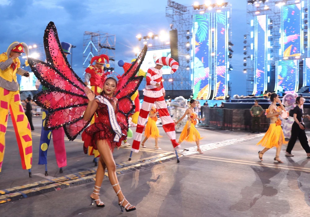 Diễu hành Carnival trong lễ hội văn hóa - Du lịch biển - Ảnh 5. Diễu hành Carnival trong lễ hội văn hóa - Du lịch biển - Ảnh 5.