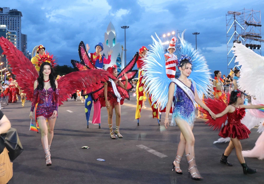 Diễu hành Carnival trong lễ hội văn hóa - Du lịch biển - Ảnh 4. Diễu hành Carnival trong lễ hội văn hóa - Du lịch biển - Ảnh 4.