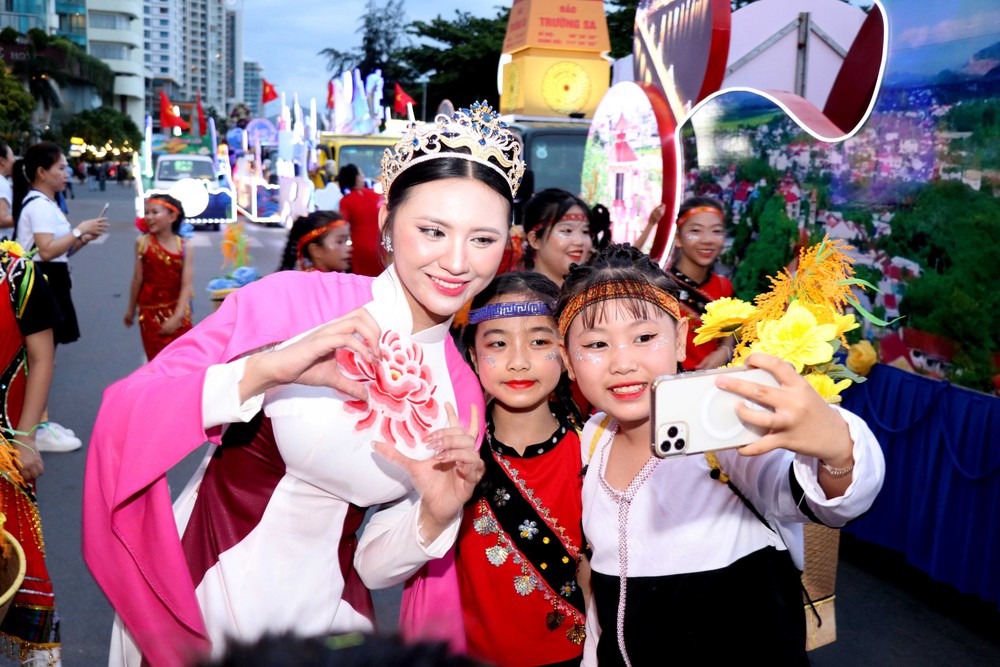 Diễu hành Carnival trong lễ hội văn hóa - Du lịch biển - Ảnh 8. Diễu hành Carnival trong lễ hội văn hóa - Du lịch biển - Ảnh 8.