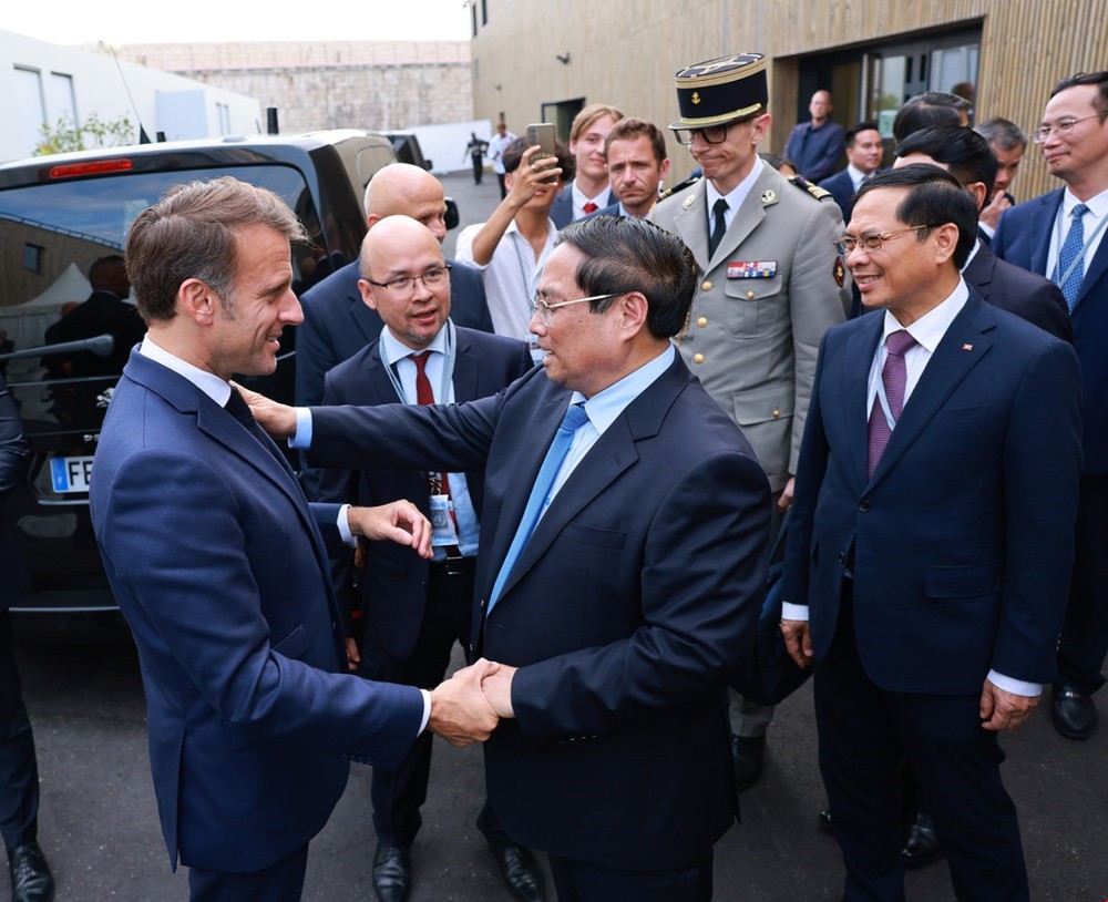 Thủ tướng Phạm Minh Chính hội kiến Tổng thống Pháp Emmanuel Macron - Ảnh 4.