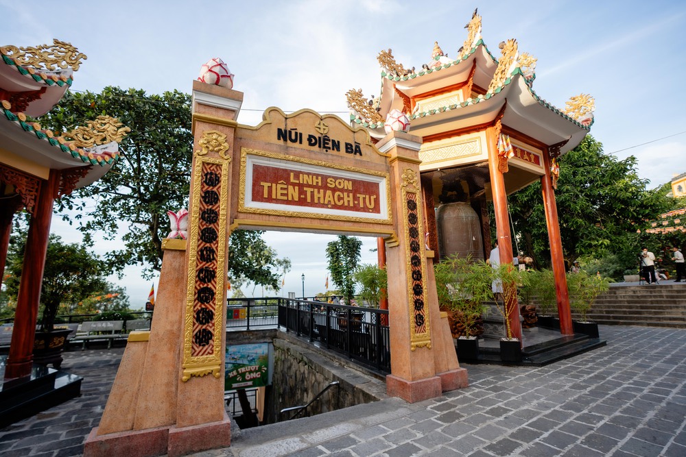 Các ngọn núi thiêng đồng loạt tổ chức lễ cử chuông cầu quốc thái dân an sáng ngày 1/7 - Ảnh 7.