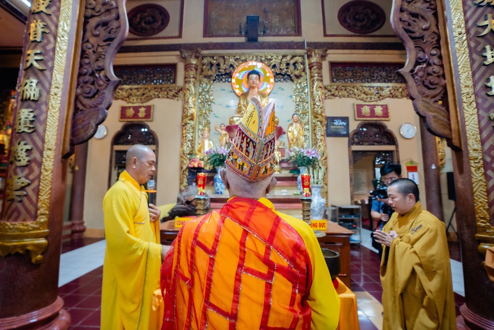 Các ngọn núi thiêng đồng loạt tổ chức lễ cử chuông cầu quốc thái dân an sáng ngày 1/7 - Ảnh 8.