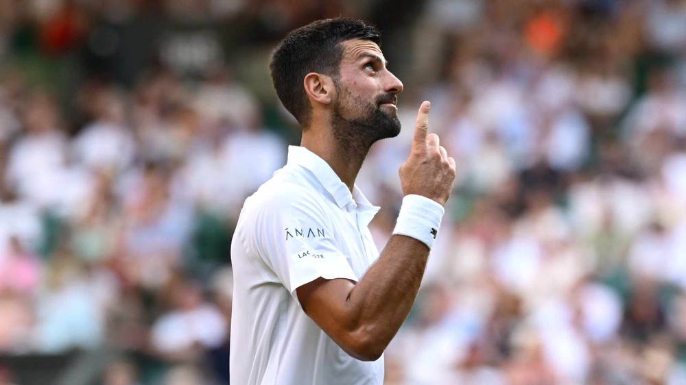 Djokovic mở màn suôn sẻ ở Wimbledon 2025, nhưng có một dấu hiệu khiến fan lo lắng - Ảnh 2.