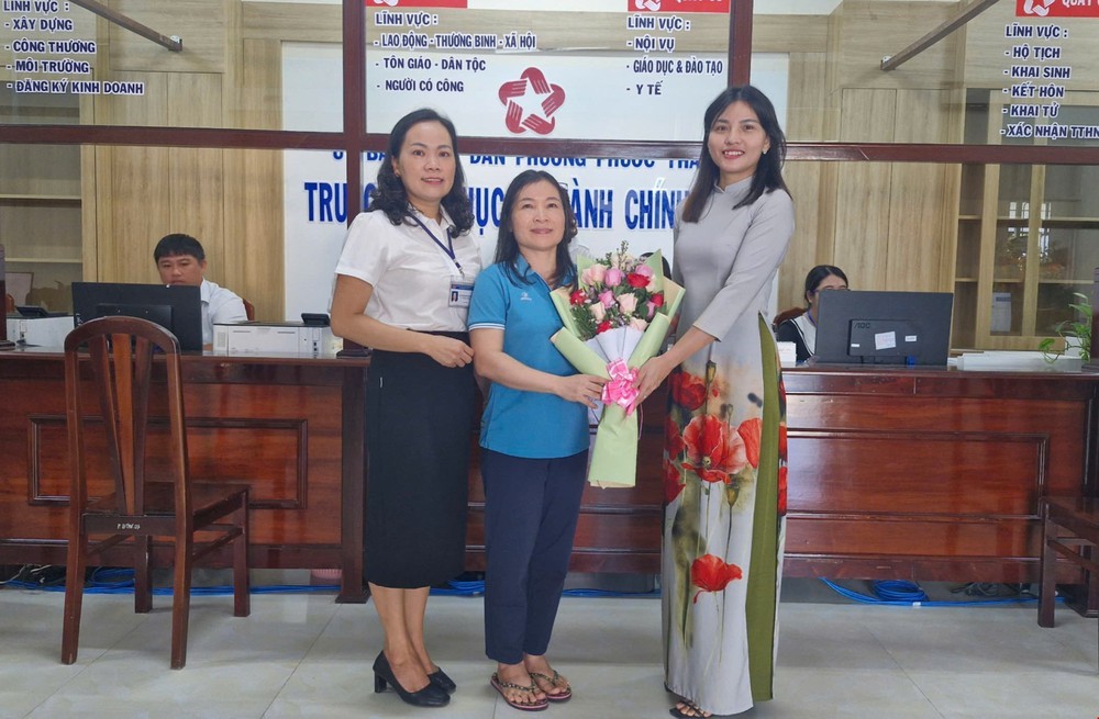 Chính quyền địa phương 2 cấp: TP HCM tiếp nhận, giải quyết thủ tục cho người dân thông suốt ngay trong ngày đầu - Ảnh 3.