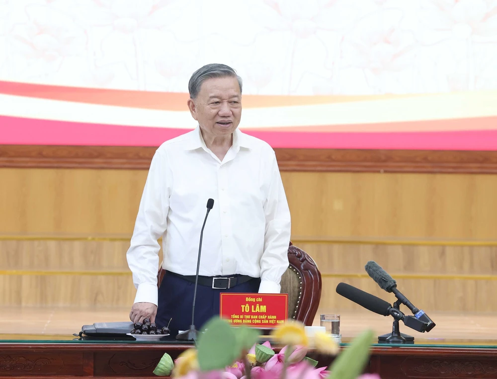 Tổng Bí thư Tô Lâm kiểm tra hoạt động của chính quyền địa phương hai cấp tại phường Tây Hồ - Ảnh 3.