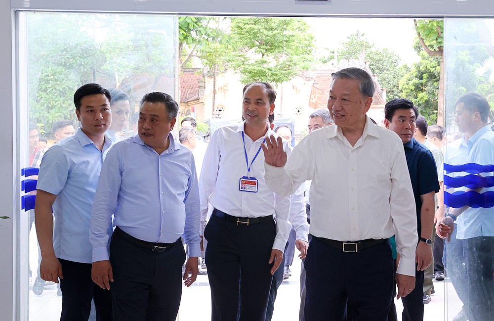 Tổng Bí thư Tô Lâm kiểm tra hoạt động của chính quyền địa phương hai cấp tại phường Tây Hồ - Ảnh 10.