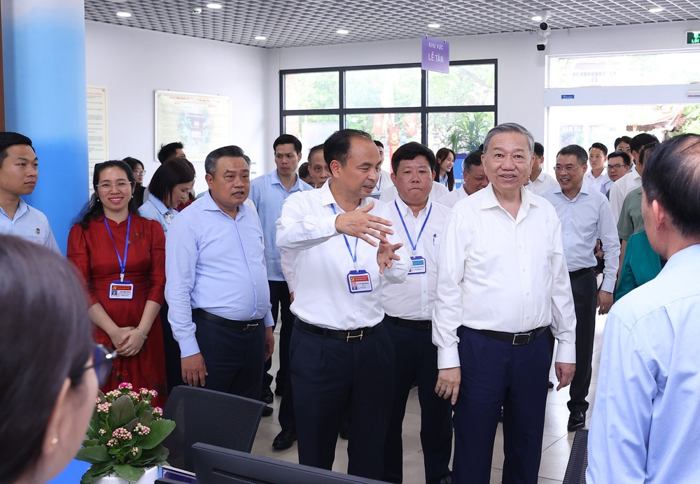 Tổng Bí thư Tô Lâm kiểm tra hoạt động của chính quyền địa phương hai cấp tại phường Tây Hồ - Ảnh 9.