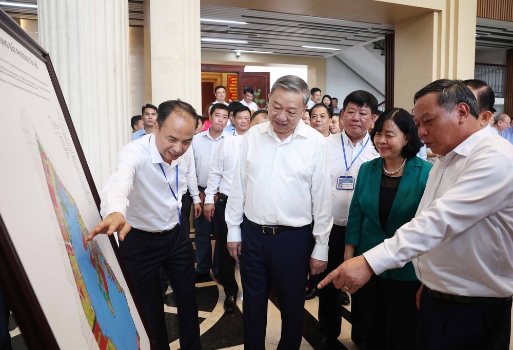 Tổng Bí thư Tô Lâm kiểm tra hoạt động của chính quyền địa phương hai cấp tại phường Tây Hồ - Ảnh 6.
