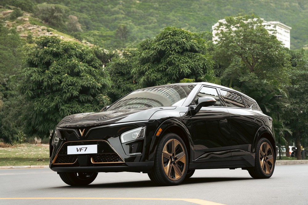 VinFast VF 7 - Xe &quot;hàng hiệu&quot; với giá lăn bánh &quot;phá đảo&quot; phân khúc C-SUV - Ảnh 1.