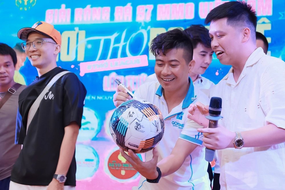 CHẠY LEAGUE 2025 Giải bóng đá thiện nguyện cộng đồng MMO: Một quả bóng lăn, ngàn ước mơ mở ra - Ảnh 5.