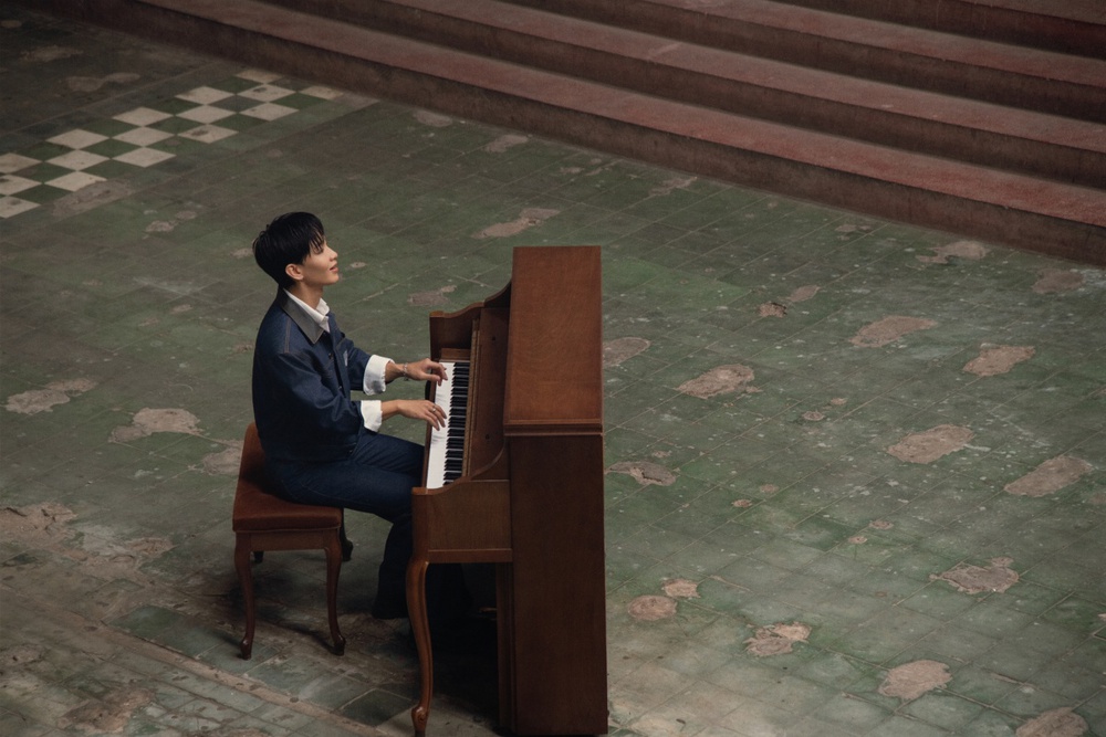 Hoàng Dũng khiến fan thổn thức với album &quot;Xoay tròn&quot; - Ảnh 2.