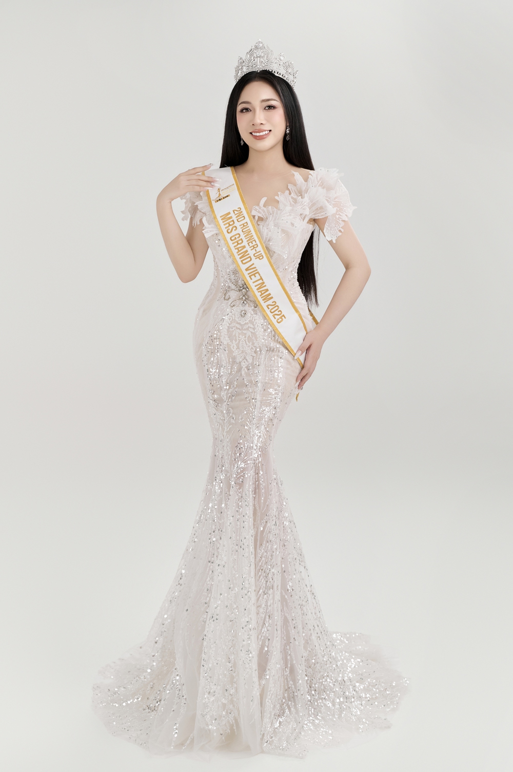 &quot;Profile&quot; học vấn &quot;khủng&quot; của Á hậu Mrs Grand Vietnam 2025 Tô Thị Lý - Ảnh 4.