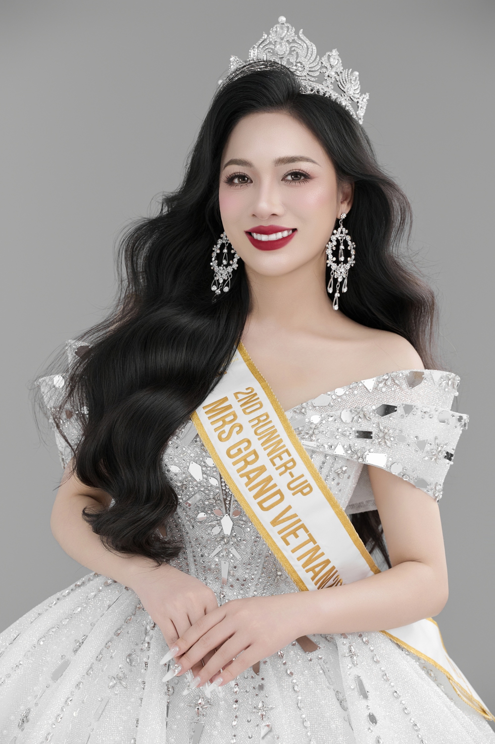 &quot;Profile&quot; học vấn &quot;khủng&quot; của Á hậu Mrs Grand Vietnam 2025 Tô Thị Lý - Ảnh 2.