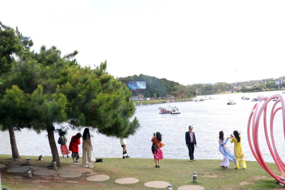 Kết nối các vùng du lịch Lâm Đồng ngàn hoa - biển xanh và đại ngàn - Ảnh 1. Kết nối các vùng du lịch Lâm Đồng ngàn hoa - biển xanh và đại ngàn - Ảnh 1.