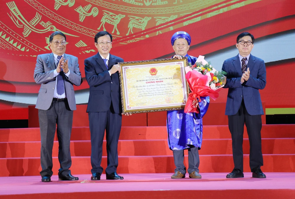 Vinh danh Di tích Tháp Bà Pô Nagar và nghề khai thác trầm hương - Ảnh 5.