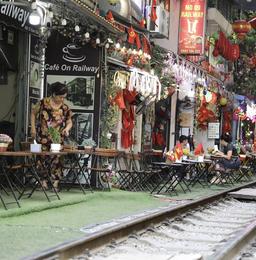 Siết chặt an ninh, an toàn tại phố đường tàu Khâm Thiên - Lê Duẩn - Ảnh 5.