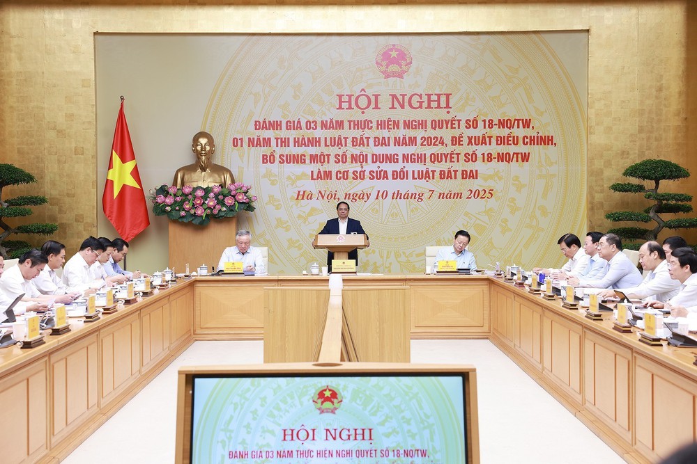 Thủ tướng Phạm Minh Chính chủ trì hội nghị về chính sách, pháp luật đất đai - Ảnh 2.