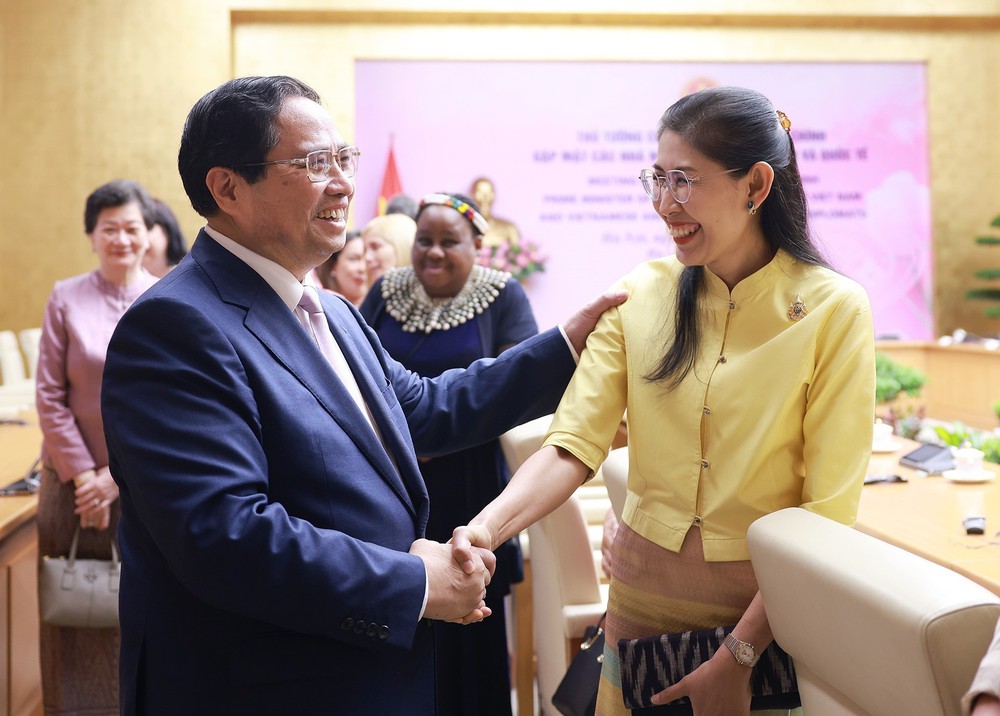 Thủ tướng Phạm Minh Chính gặp mặt các nhà ngoại giao nữ Việt Nam và quốc tế - Ảnh 8.