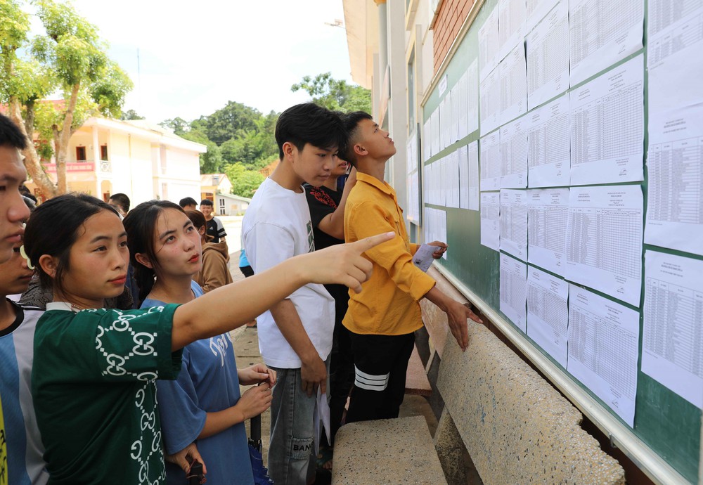 Dự báo điểm chuẩn đại học biến động, thí sinh cân nhắc chọn ngành phù hợp - Ảnh 1.