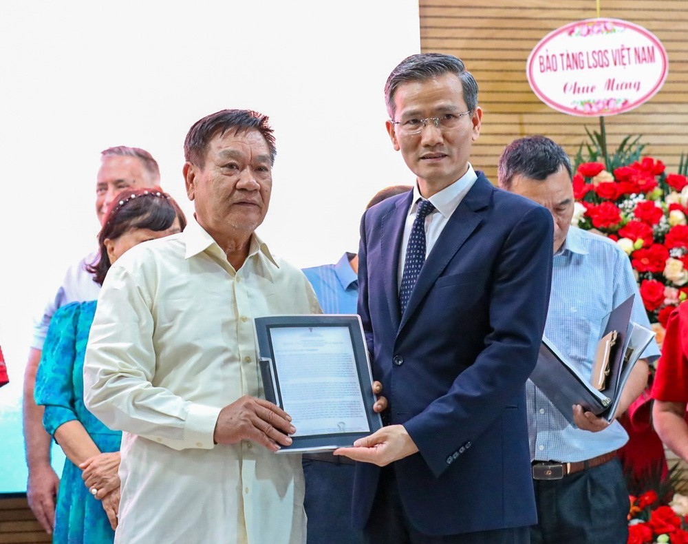 Trưng bày tài liệu “30 năm quan hệ ngoại giao Việt Nam - Hoa Kỳ” và trao trả hơn 200 hồ sơ chứng tích chiến tranh - Ảnh 3.