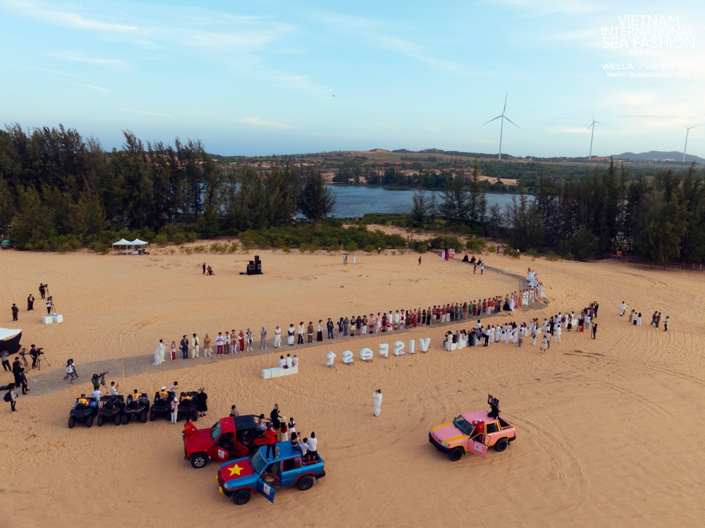 Có gì độc đáo tại Vietnam International Sea Fashion Festival mùa 2? - Ảnh 2.