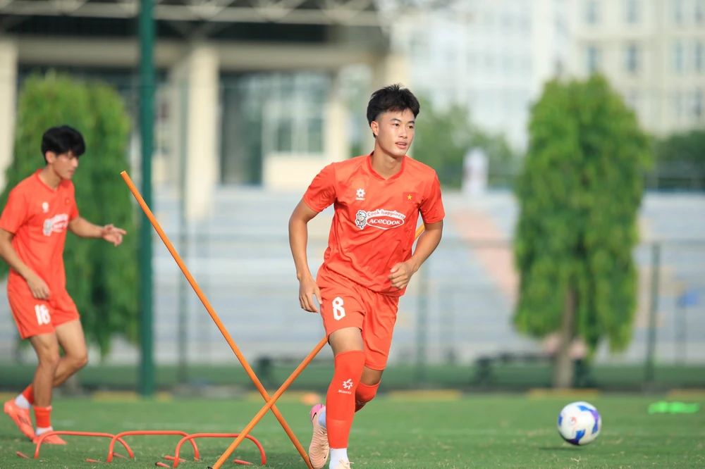 AFF 'gọi tên' Thái Sơn và Văn Trường của U23 Việt Nam - Ảnh 2.