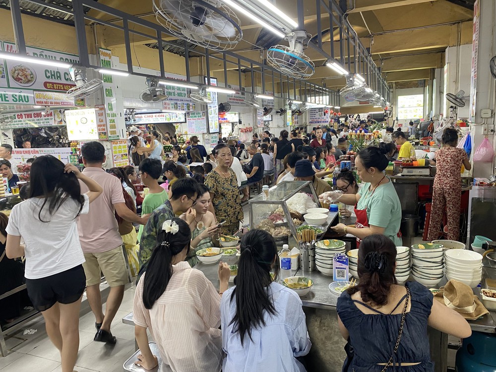 Phát triển chợ truyền thống thành điểm đến du lịch - Ảnh 2. Phát triển chợ truyền thống thành điểm đến du lịch - Ảnh 2.