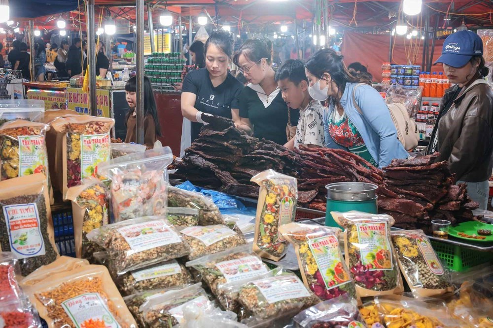 Sa Pa tập trung phát triển các sản phẩm du lịch đêm - Ảnh 9. Sa Pa tập trung phát triển các sản phẩm du lịch đêm - Ảnh 9.