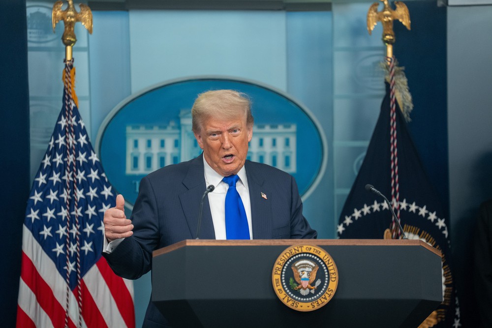 Thuế quan của Mỹ: Tổng thống D.Trump thông báo mức thuế 35% với hàng hóa Canada - Ảnh 1.