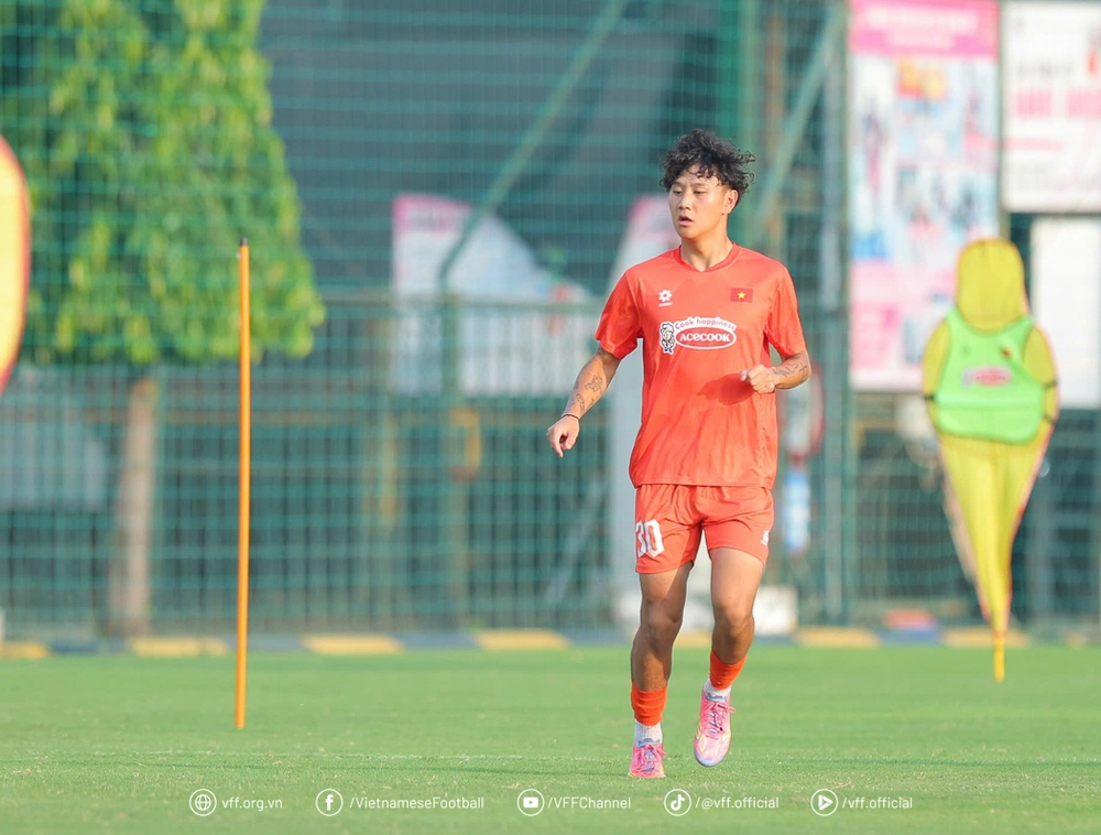 Tiền vệ Việt kiều bị loại, HLV Kim Sang Sik chốt danh sách U23 Việt Nam - Ảnh 1.