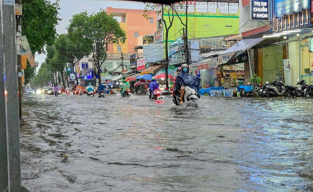 Thời tiết ngày 13/7: Mưa dông diện rộng, biển động, cảnh báo thiên tai cấp 1 - Ảnh 2. Thời tiết ngày 13/7: Mưa dông diện rộng, biển động, cảnh báo thiên tai cấp 1 - Ảnh 2.