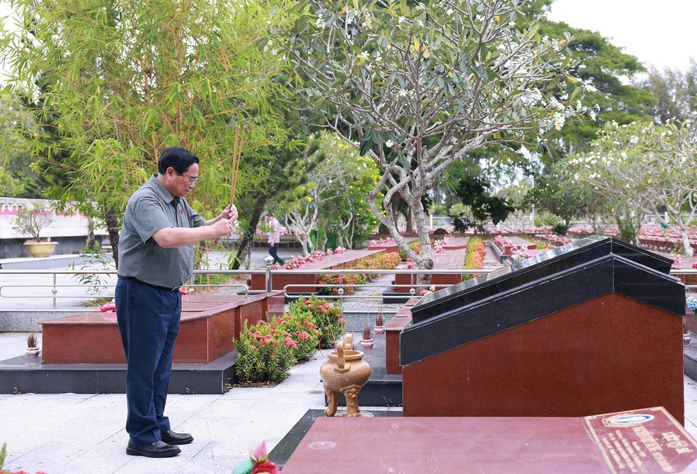 Thủ tướng Phạm Minh Chính: Điều quan trọng trong chính quyền địa phương 2 cấp là chuyển trạng thái từ thụ động sang chủ động phục vụ - Ảnh 10.