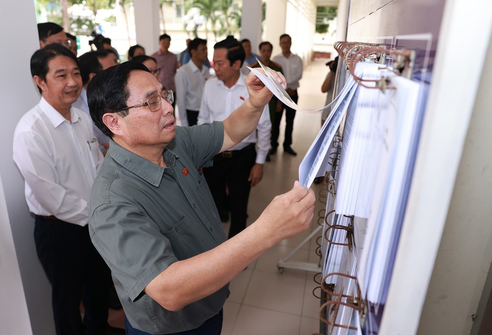 Thủ tướng thăm Trung tâm Phục vụ hành chính công phường Ninh Kiều - Ảnh 5. Thủ tướng thăm Trung tâm Phục vụ hành chính công phường Ninh Kiều - Ảnh 5.