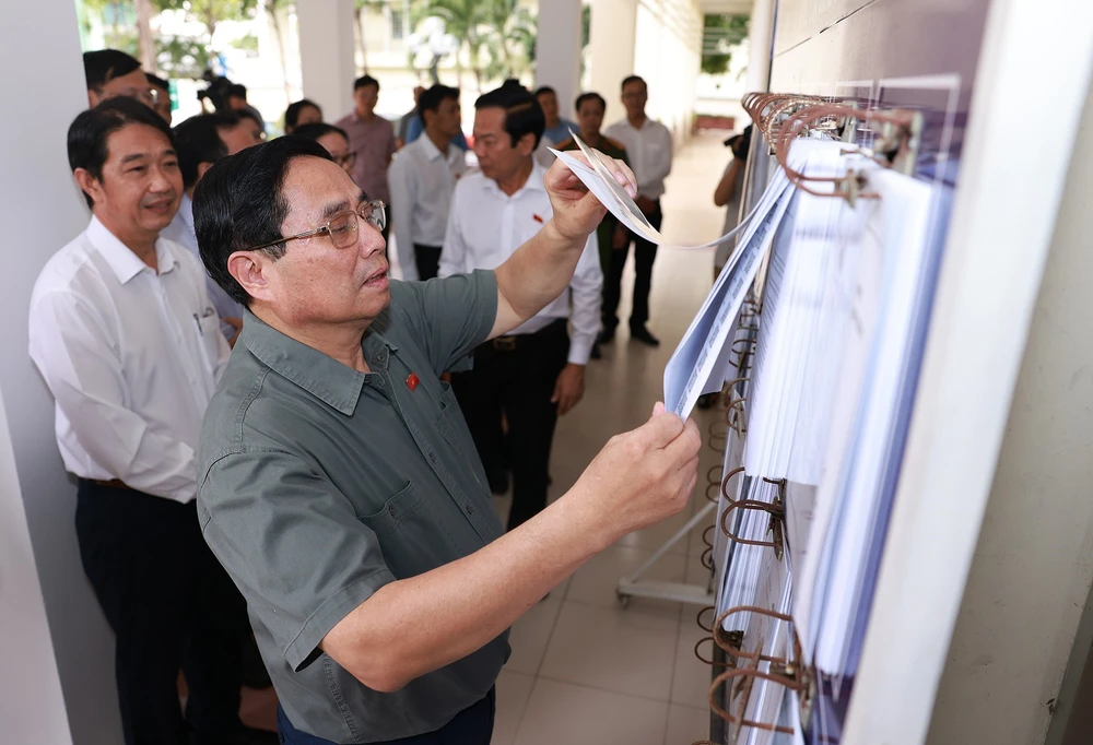 Thủ tướng Phạm Minh Chính: Điều quan trọng trong chính quyền địa phương 2 cấp là chuyển trạng thái từ thụ động sang chủ động phục vụ - Ảnh 9.