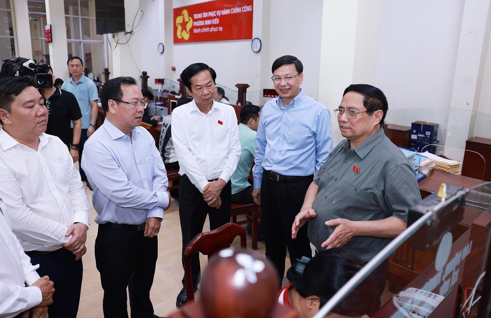 Thủ tướng Phạm Minh Chính: Điều quan trọng trong chính quyền địa phương 2 cấp là chuyển trạng thái từ thụ động sang chủ động phục vụ - Ảnh 5.