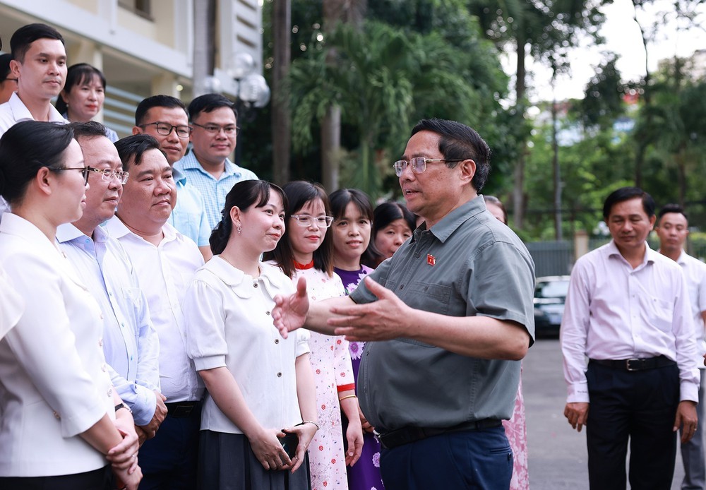 Thủ tướng thăm Trung tâm Phục vụ hành chính công phường Ninh Kiều - Ảnh 9. Thủ tướng thăm Trung tâm Phục vụ hành chính công phường Ninh Kiều - Ảnh 9.