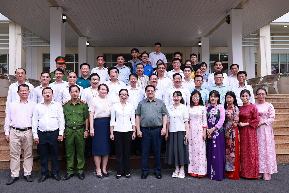 Thủ tướng thăm Trung tâm Phục vụ hành chính công phường Ninh Kiều - Ảnh 10. Thủ tướng thăm Trung tâm Phục vụ hành chính công phường Ninh Kiều - Ảnh 10.
