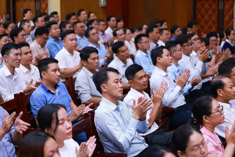 Thủ tướng tiếp xúc cử tri thành phố Cần Thơ - Ảnh 10.