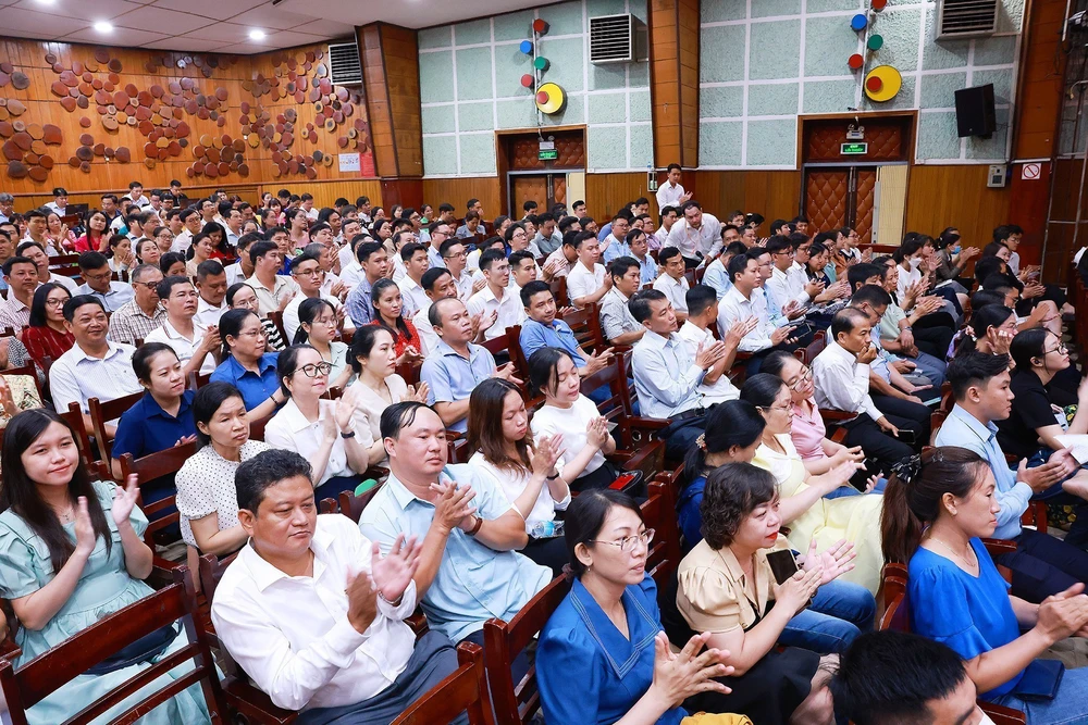 Thủ tướng tiếp xúc cử tri thành phố Cần Thơ - Ảnh 11.
